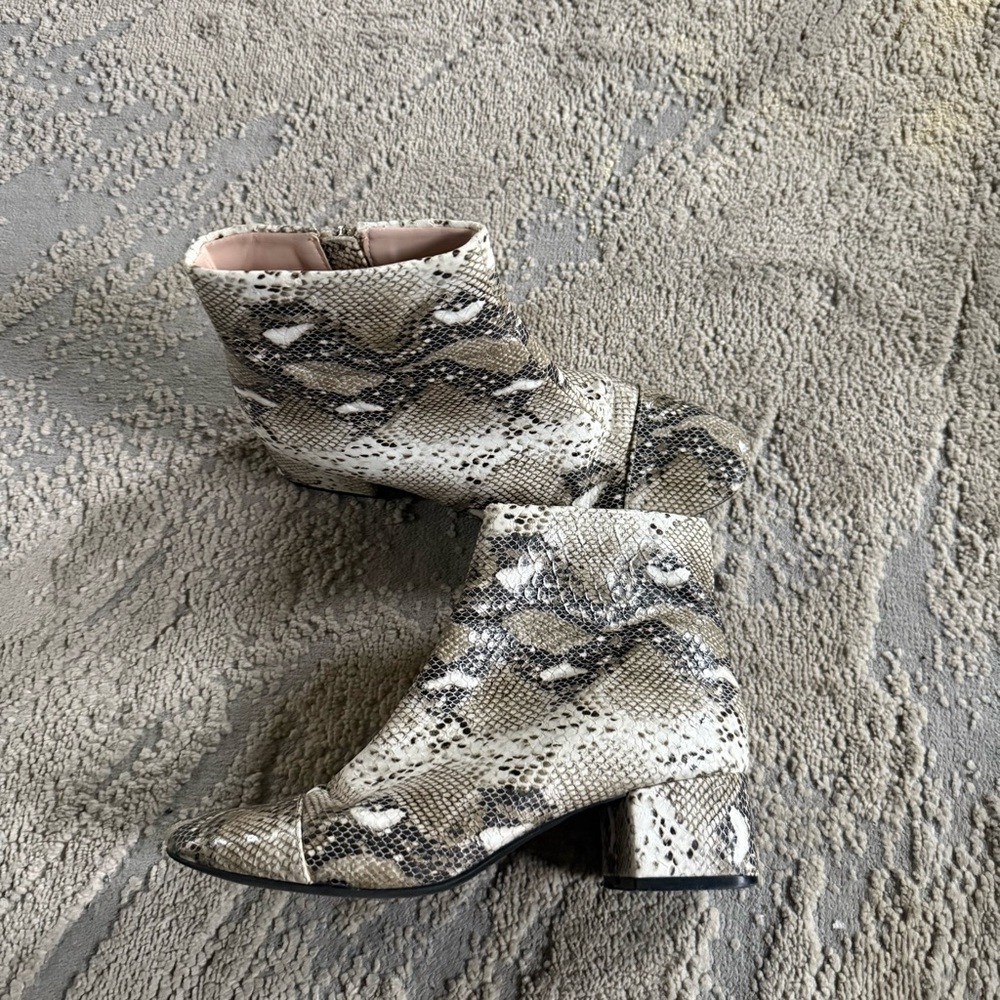 Zara snake print ankle boots low block heel side zipper black white 37 / 6.5